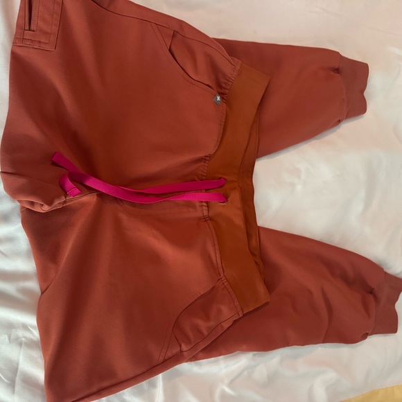 Figs Terracotta Scrub Set - Picture 2 of 7